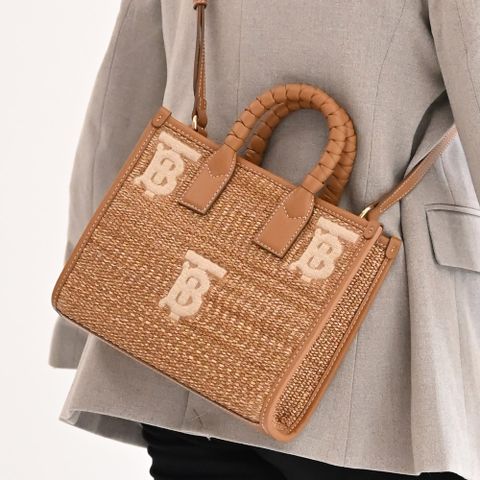 BURBERRY 8053894 Freya 電繡LOGO手提斜背兩用包.咖邊