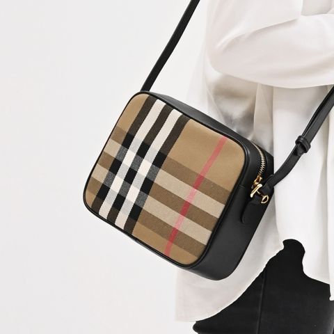 BURBERRY 8084027 經典格紋帆布斜背拉鍊相機包.黑邊