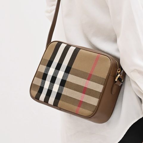 BURBERRY 8084495 經典格紋帆布斜背拉鍊相機包.咖邊