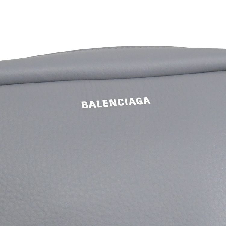 BALENCIAGA 巴黎世家489812 EVERYDAY小牛皮斜背相機包.灰24cm - PChome