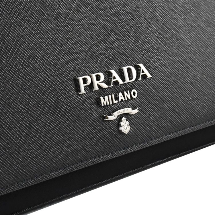 PRADA 普拉達  經典浮雕LOGO防刮牛皮翻蓋尼龍斜背包.黑