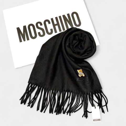 【MOSCHINO】小熊刺繡羊毛混紡流蘇圍巾(黑色經典款｜中性款式｜附品牌包裝)