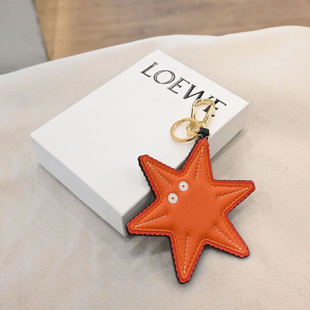 LOEWE 羅威 壓印LOGO海星造型牛皮鑰匙圈吊飾.橘