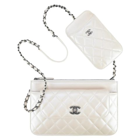 CHANEL 香奈兒 Clutch With Chain 小羊皮金屬鍊帶菱格紋三合一肩背包(白)