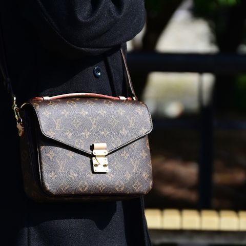 Louis Vuitton LV M44875 M40780 METIS 經典花紋附背袋手提兩用包