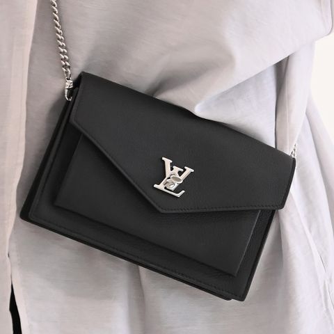 Louis Vuitton LV M63471 MYLOCKME 小牛皮轉釦翻蓋斜背WOC鍊包.黑
