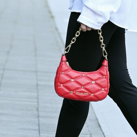 MICHAEL KORS CORA 個性鉚釘裝飾迷你兩用鍊帶包.紅