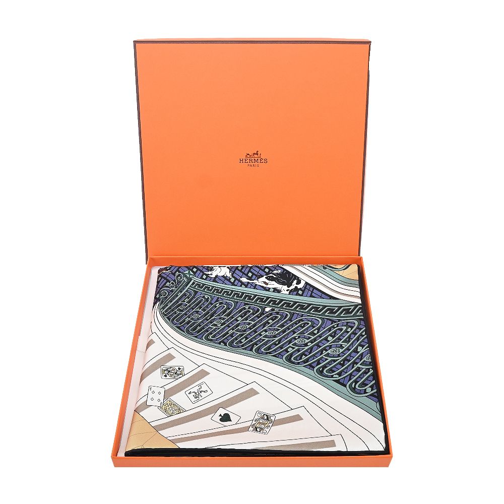 HERMES 愛馬仕 Mystere au 24 90 cm手工捲邊斜紋真絲方巾(駝/綠/白)