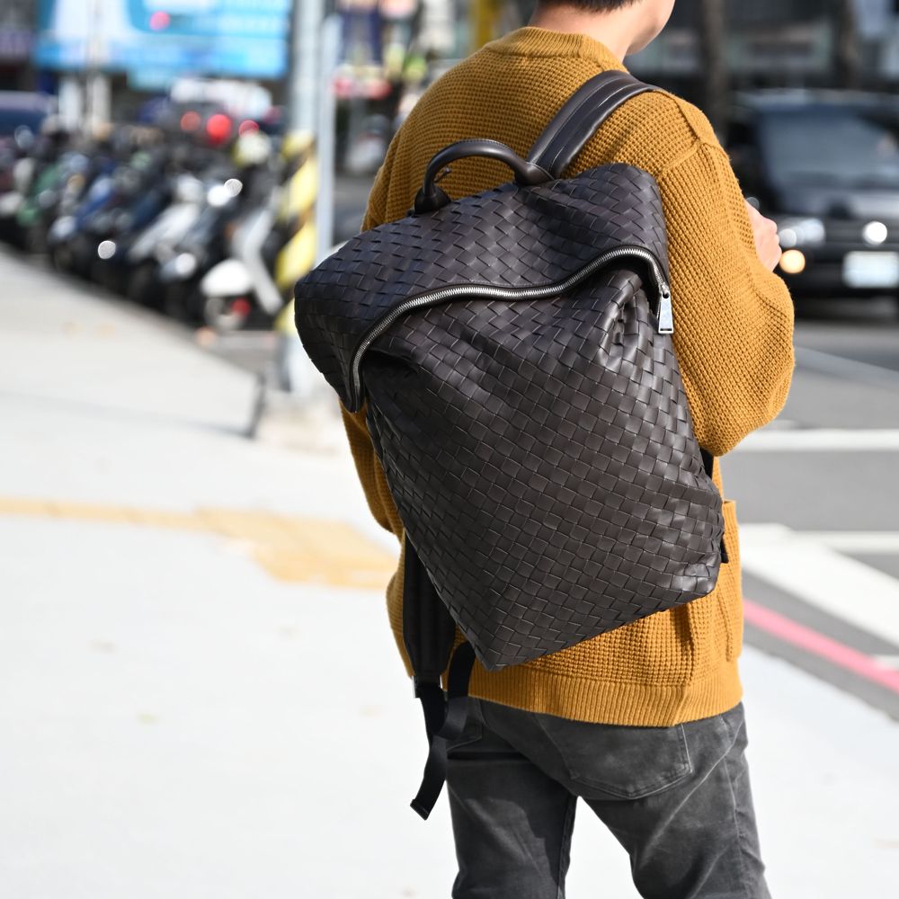 BOTTEGA VENETA 寶緹嘉  編織牛皮大容量旅用後背包.深咖