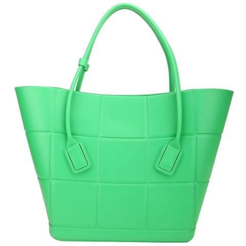 BOTTEGA VENETA Arco 大款 寬編織壓花啞光橡膠手提托特包(經典綠)
