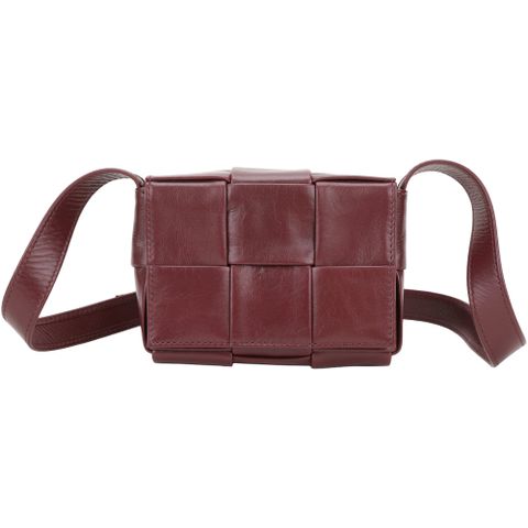 BOTTEGA VENETA 寶緹嘉 BV Bottega Candy Cassette 迷你小牛皮斜背錢包(酒紅色)