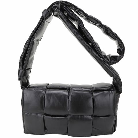 BOTTEGA VENETA 寶緹嘉 BV Padded Cassette 小牛皮大格編織尼龍襯裡翻蓋斜背枕頭包(黑色)