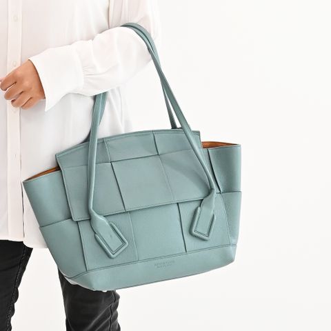 BOTTEGA VENETA 598244 Arco 中號肩背托特包.風暴藍