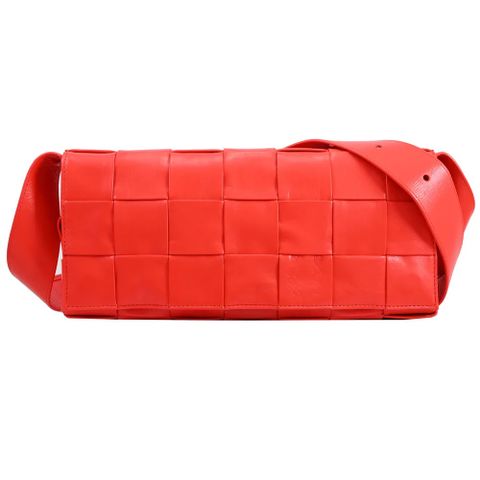 BOTTEGA VENETA 629068 Cassette 編織寬版斜背包.紅