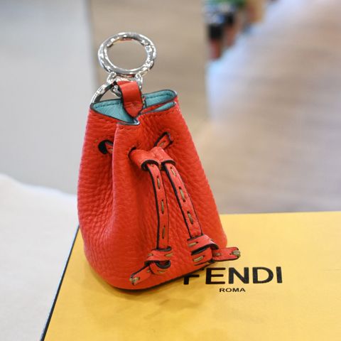 FENDI 芬迪 7AR762 迷你水桶造型鑰匙圈.紅