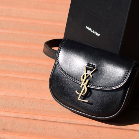 YSL 634922 KAIA 金屬小牛皮迷你卡片胸口包/腰包.黑