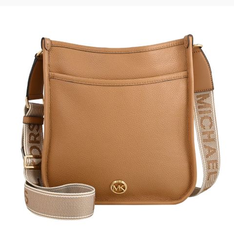 MICHAEL KORS LUISA 荔枝皮革寬背帶斜背包.淺咖