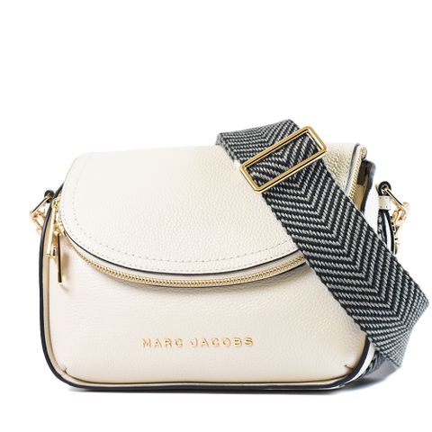 MARC JACOBS 寬背帶荔枝紋拉鍊暗層磁吸釦翻蓋斜背包-香草白