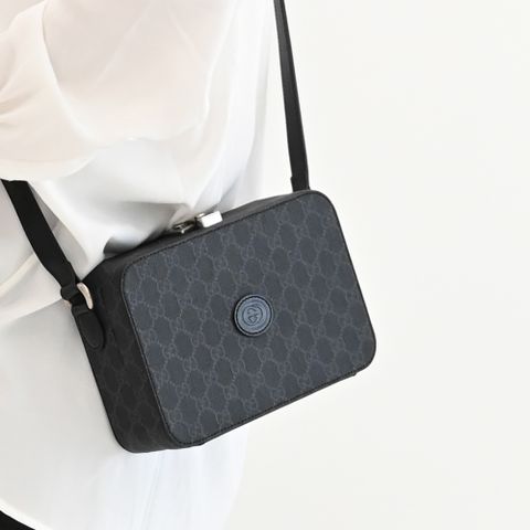 GUCCI 724717 Interlocking 經典LOGO箱型硬殼斜背包.黑