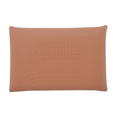 HERMES 愛馬仕 Calvi 限量款 戰馬壓印山羊皮內裡拚色釦式卡夾(金棕/葡萄粉)