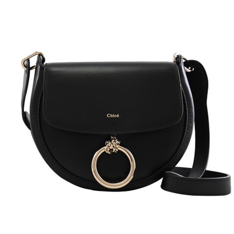 CHLOE Arlene 燙金LOGO金屬圓環小牛皮斜背馬鞍包.黑
