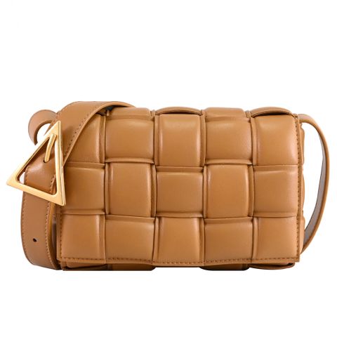 BOTTEGA VENETA 717506 Padded Cassette 小號斜背枕頭包.駝色