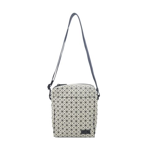 ISSEY MIYAKE 三宅一生 BAOABO VOYAGER 斜背包-沙米色