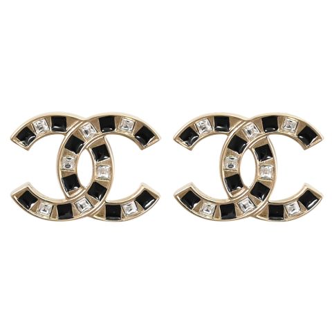 CHANEL ABE808 經典雙C LOGO方鑽貼耳針式耳環.黑/淡金