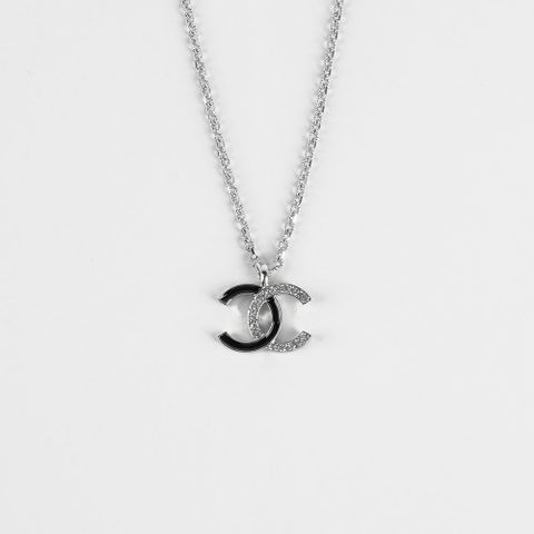 CHANEL 水鑽及琺瑯造型雙色 CC Logo 項鍊(黑色/銀色) ABF793 B20581 U0944