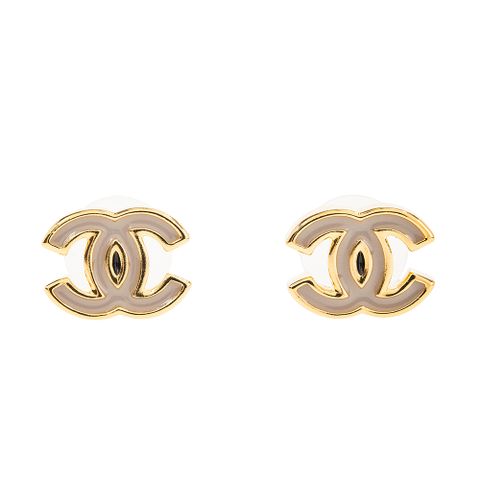 CHANEL 香奈兒 新款雙C LOGO 琺瑯寬版金邊穿式耳環 (灰色)