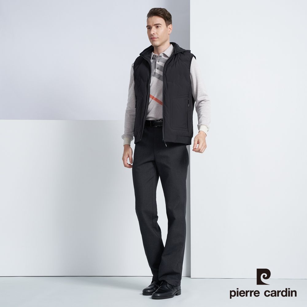 Pierre Cardin 皮爾卡登 男款 防風連帽素色都會羽絨休閒背心-黑色 (5225371-99)