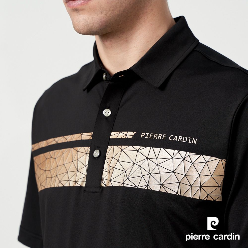 Pierre Cardin 皮爾卡登 男款 吸濕排汗彈性胸前印花襯衫領短袖polo衫-黑色 (5237204-99)