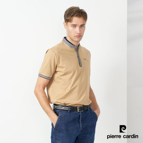 【Pierre Cardin皮爾卡登】 男裝 素色小立領短袖polo衫-卡其色 (5237213-85)
