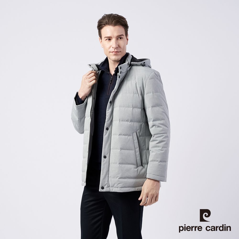 Pierre Cardin 皮爾卡登 男款 進口素材 休閒立領羽絨連帽外套-淺灰色 (5185703-92)