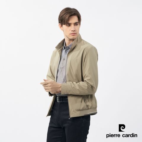 【pierre cardin皮爾卡登】男裝 都會休閒立領薄夾克外套-卡其色(5235603-84)