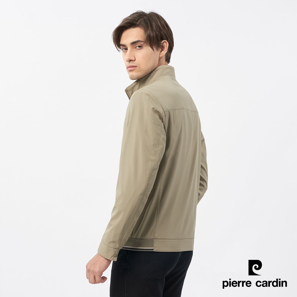 Pierre Cardin 皮爾卡登 男裝 都會休閒立領薄夾克外套-卡其色 (5235603-84)