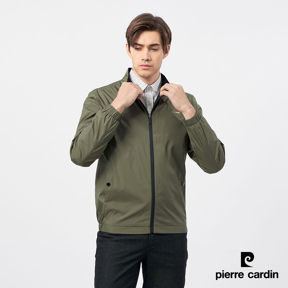 Pierre Cardin 皮爾卡登 男裝 休閒立領暗格紋薄夾克外套-橄欖綠 (5235664-47)