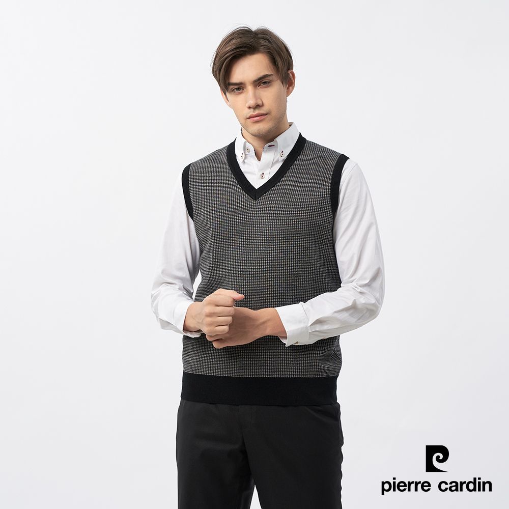 Pierre Cardin 皮爾卡登 男款 混紡羊毛V領小緹花毛衣背心-黑色 (5235462-99)