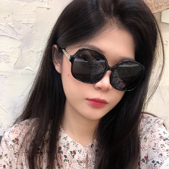 Dior 迪奧  舒適亞洲版 時尚典雅太陽眼鏡 搶眼菱格金屬鏡臂 ama8F 807 黑框面深灰鏡片