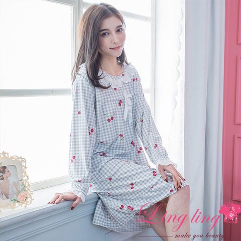 lingling A4351-01全尺碼-古典俏麗格紋櫻桃胸前蝶結布蕾絲長袖連身衣(古典灰)