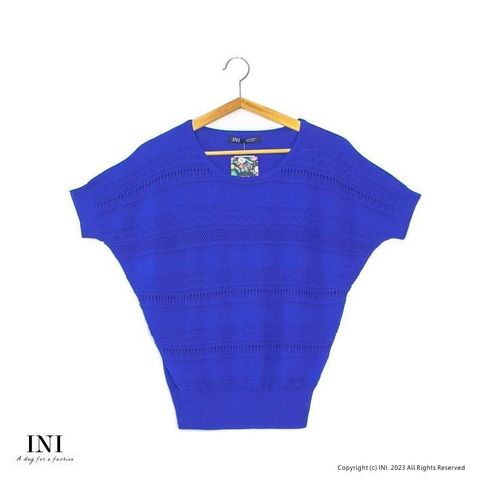 【南紡購物中心】 【INI】優雅質感、專櫃橫條細膩針織上衣．藍色