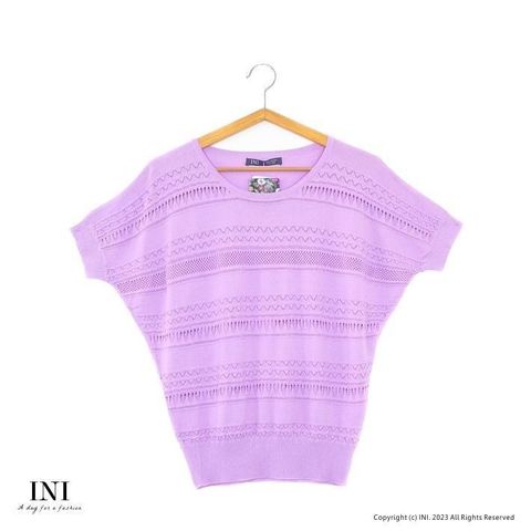 【南紡購物中心】 【INI】優雅質感、專櫃橫條細膩針織上衣．紫色