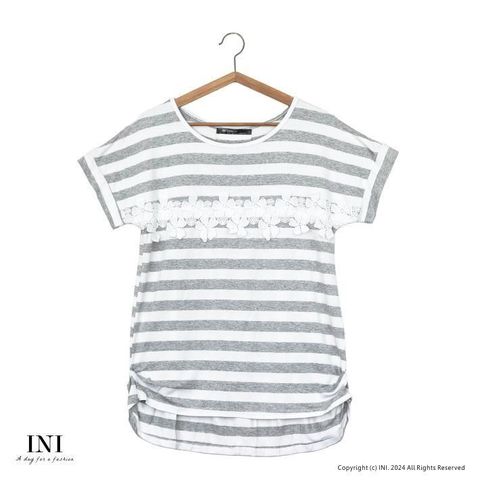 【南紡購物中心】 【INI】立體剪裁、舒適質感清爽條紋上衣．灰色