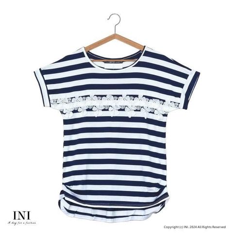 【南紡購物中心】 【INI】立體剪裁、舒適質感清爽條紋上衣．深藍色