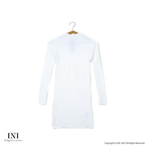 【南紡購物中心】 【INI】親膚貼身、典雅坑條針織內搭長上衣．白色