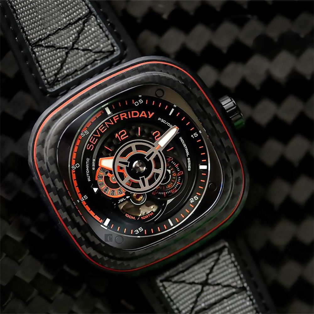 SEVENFRIDAY  橘色碳纖維限時發行版機械錶 P3C/09