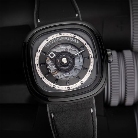 SEVENFRIDAY 限定發行版超酷黑 T系列機械錶-45mm(T1/04)