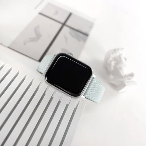 Apple Watch 全系列通用錶帶 蘋果手錶替用錶帶 外層牛仔布紋 內層真皮錶帶 天空藍色#858-377-SBE