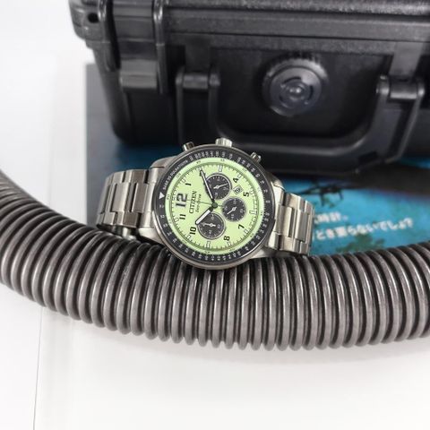 CITIZEN 星辰 Chronograph 計時系列 CA4507-84X 宇宙計型 熊貓 迪通拿款 光動能 日期 三眼 石英 手錶