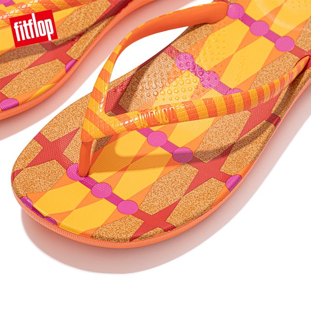 FitFlop iQUSHION X YINKA ILORI FLIP-FLOPS 輕量人體工學夾腳涼鞋-女(黃色/橘色)